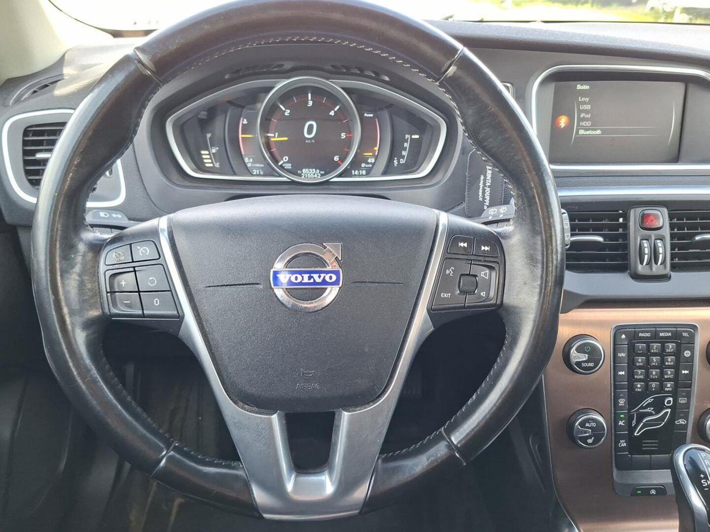 VOLVO V40 Cross Country 2015