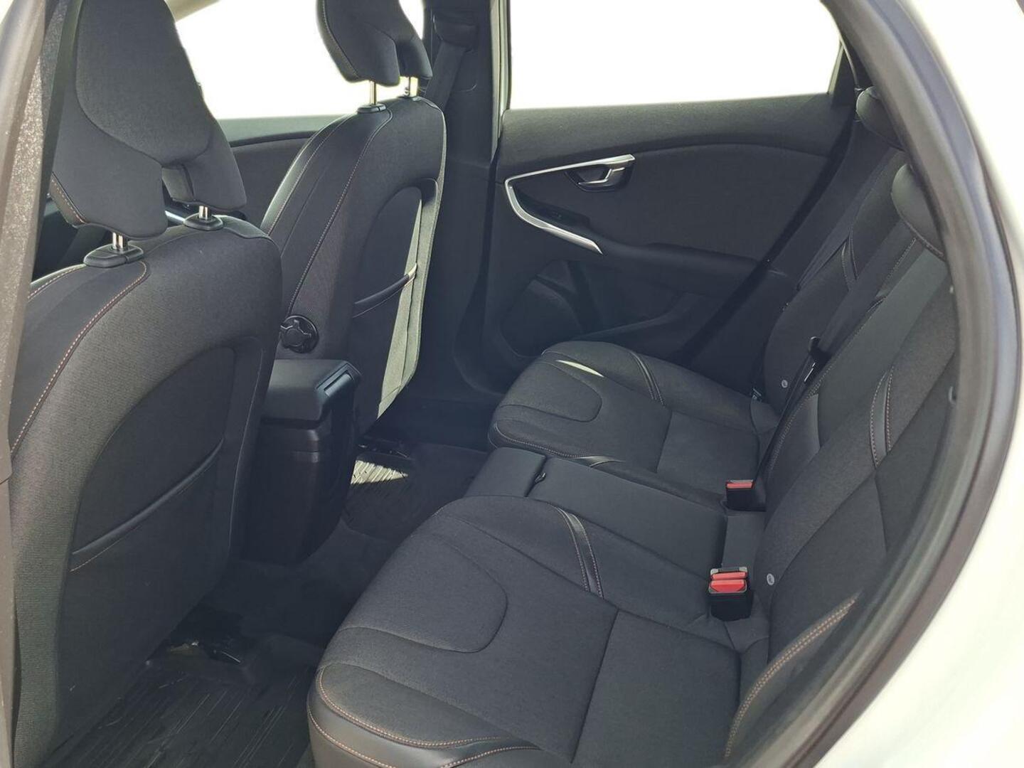 VOLVO V40 Cross Country 2015