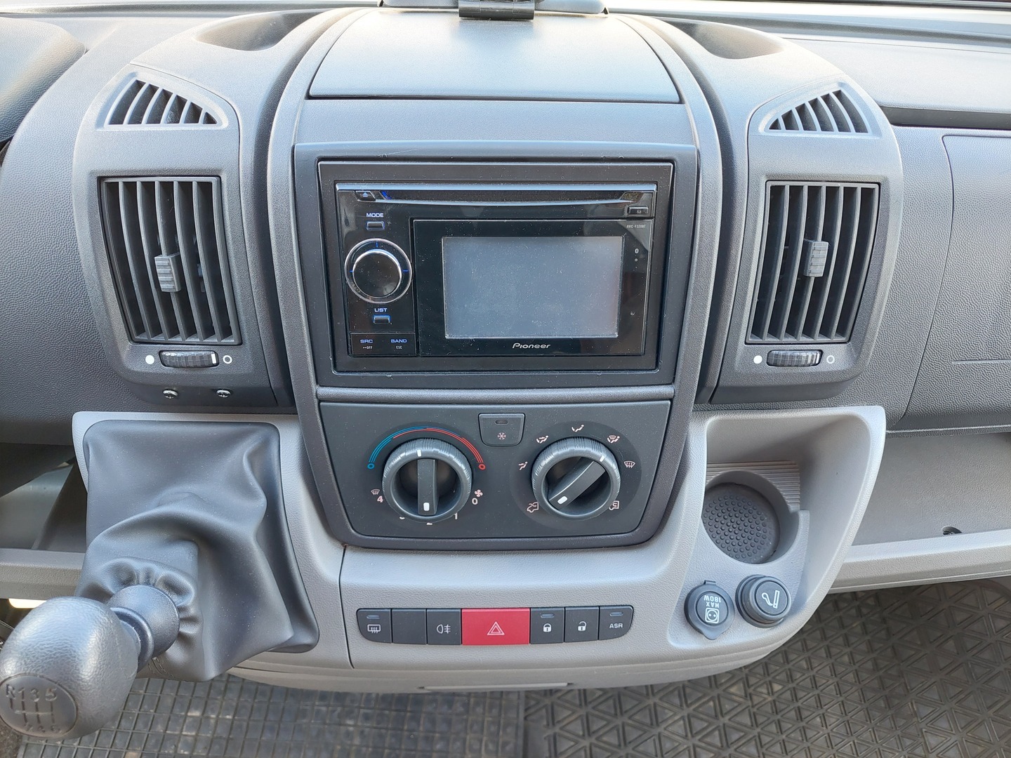 KABE Travel Master 740 LB 2011