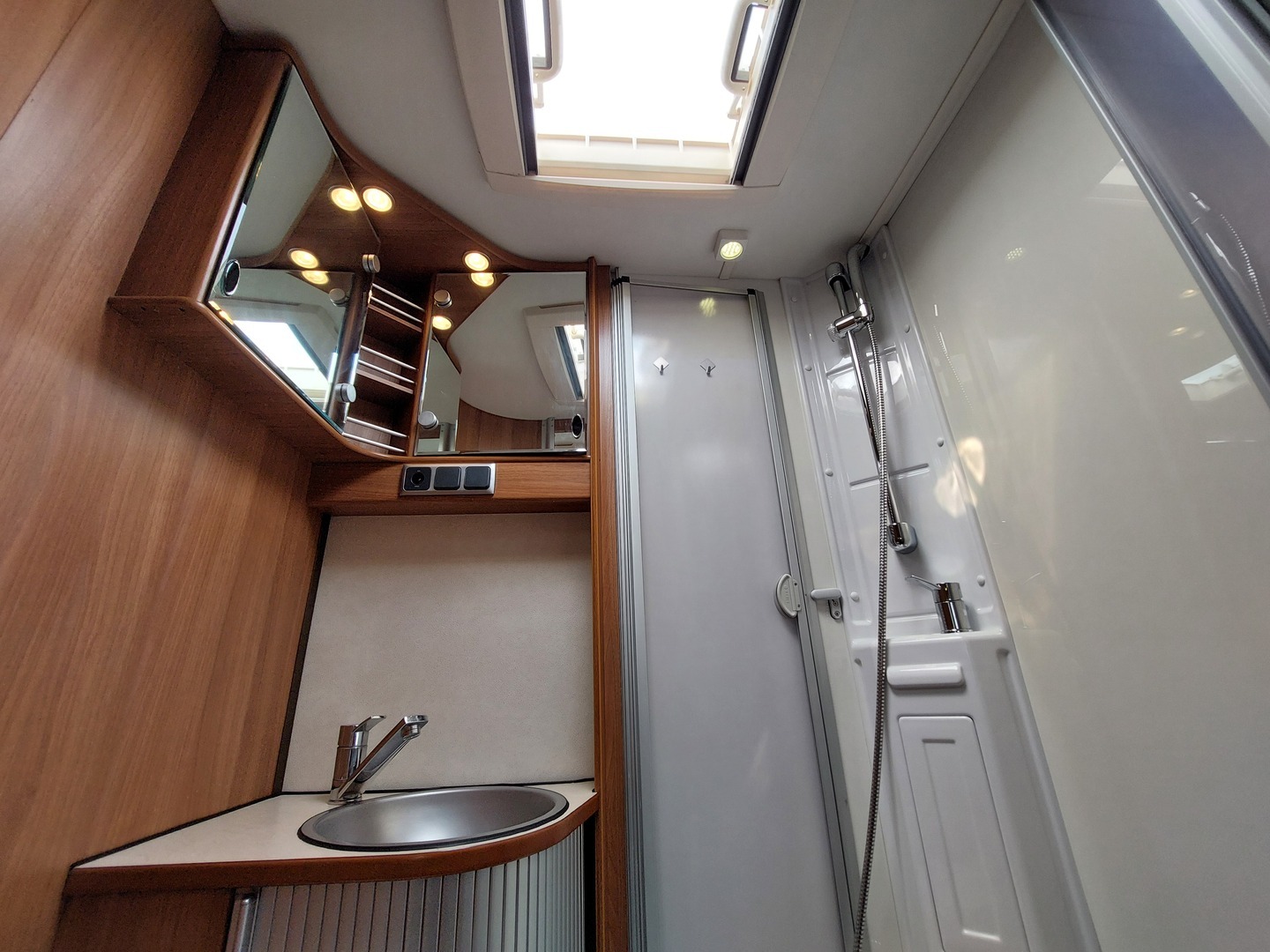 KABE Travel Master 740 LB 2011