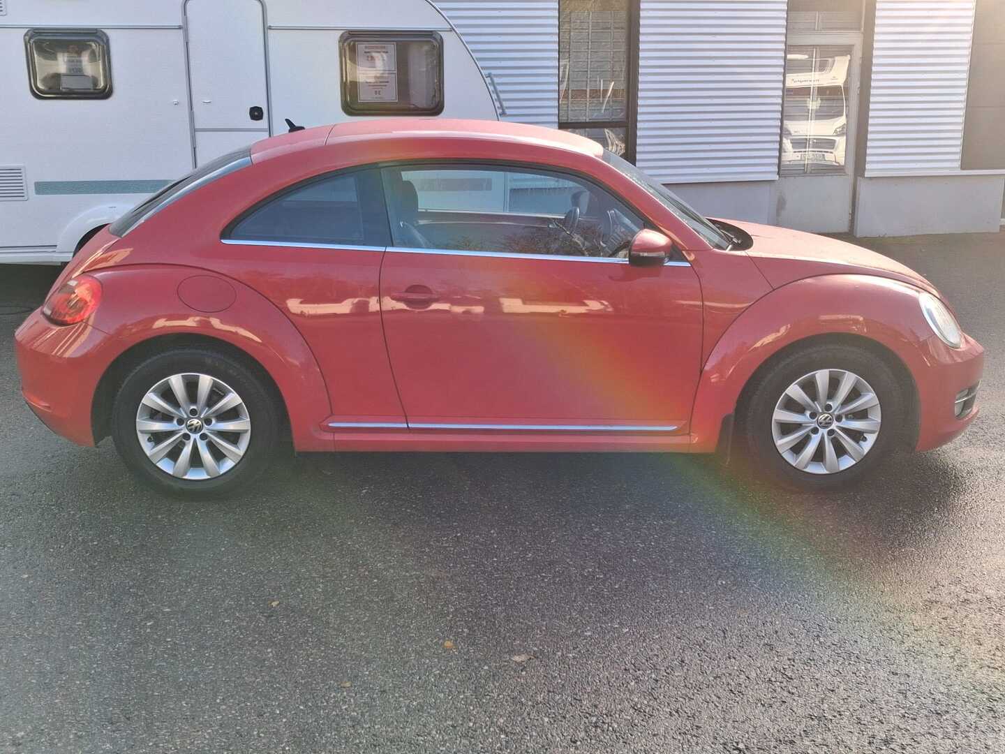 VOLKSWAGEN Beetle 2012