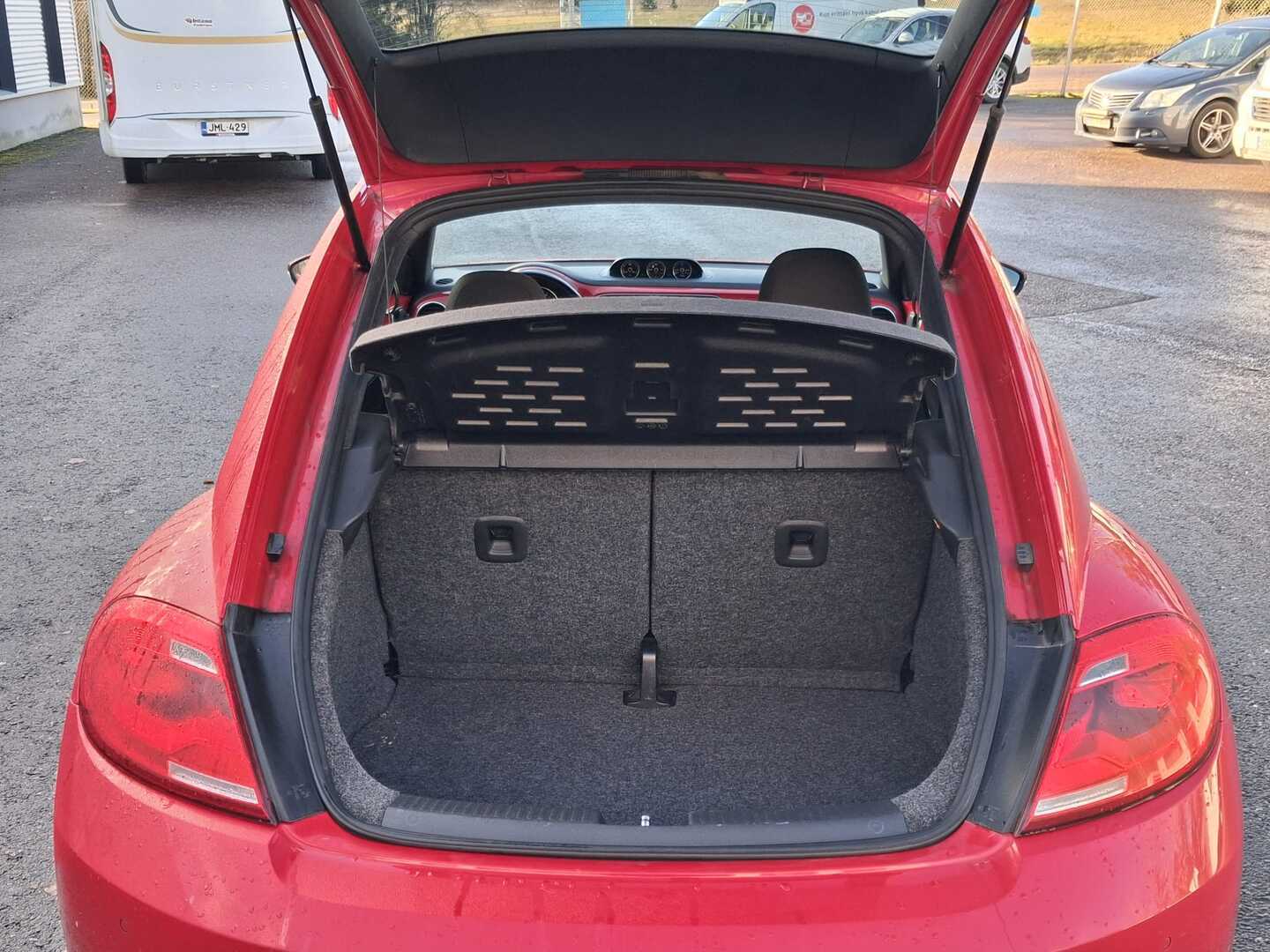 VOLKSWAGEN Beetle 2012