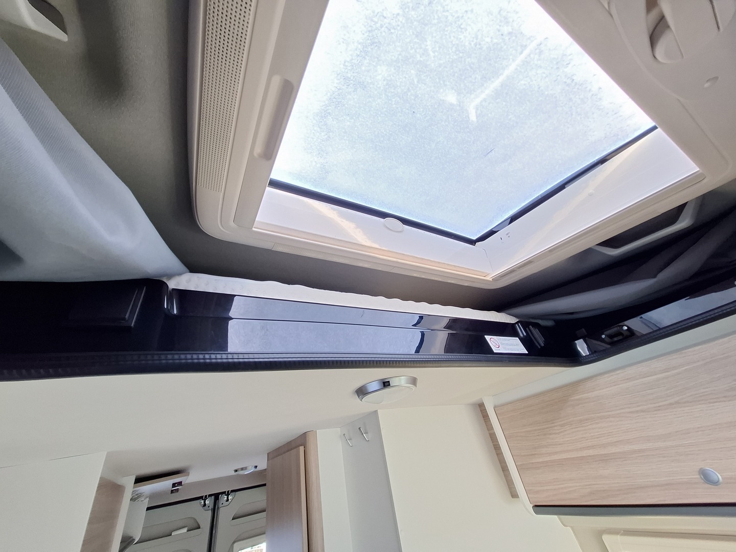 SUNLIGHT Cliff VAN 600 2022