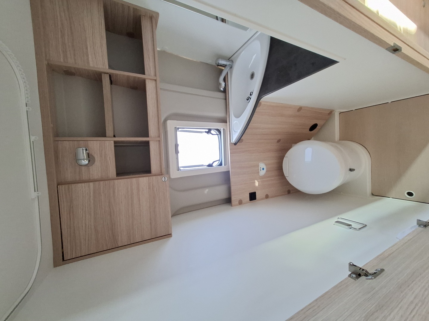 SUNLIGHT Cliff VAN 600 2022