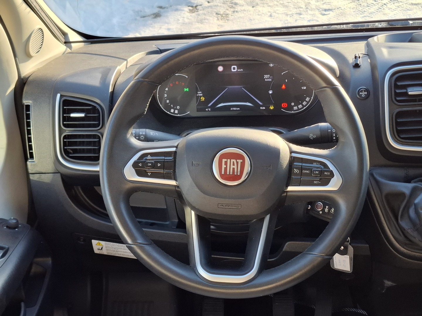 SUNLIGHT Cliff VAN 600 2022