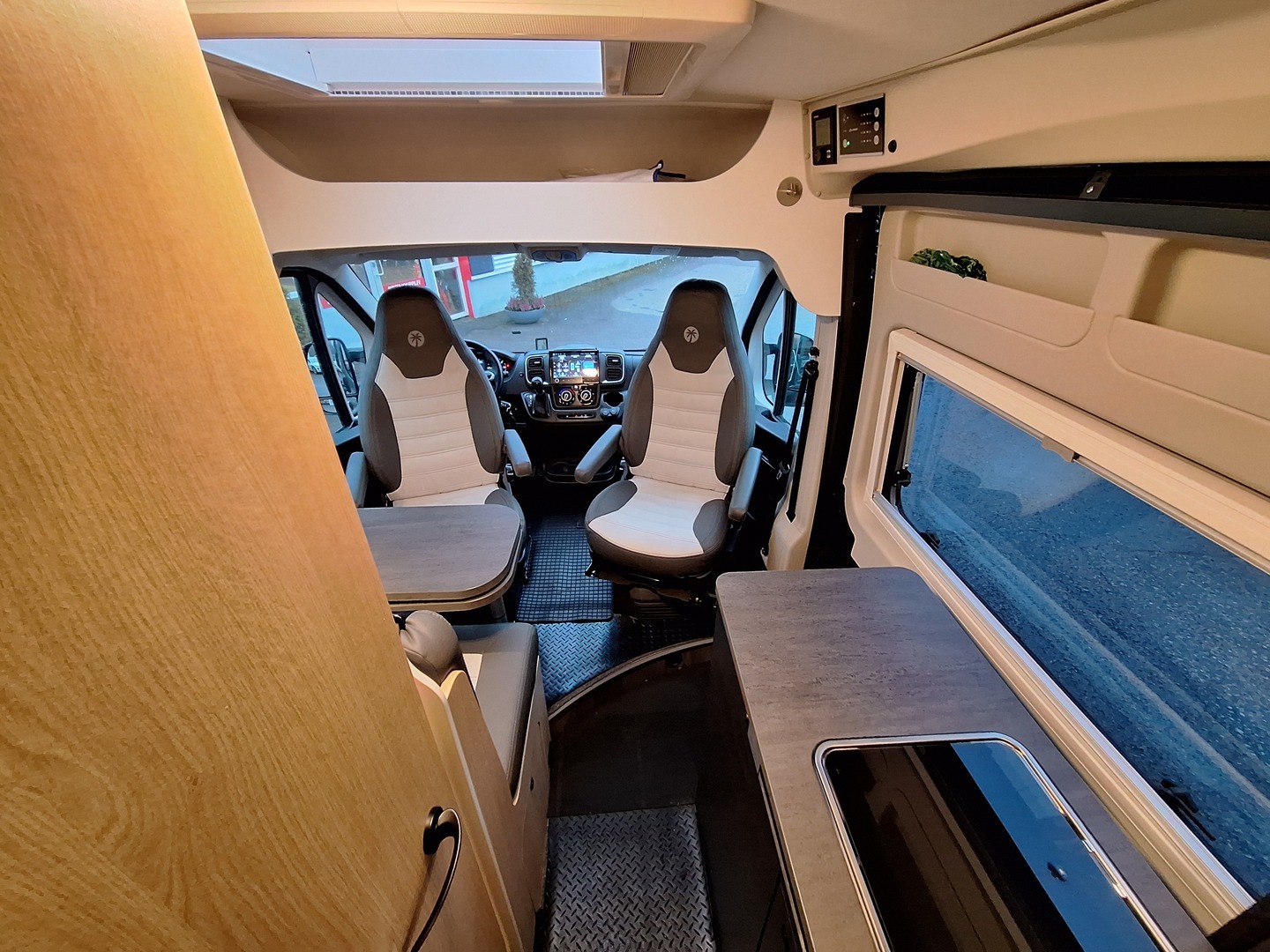 SUNLIGHT Cliff VAN 540 2023