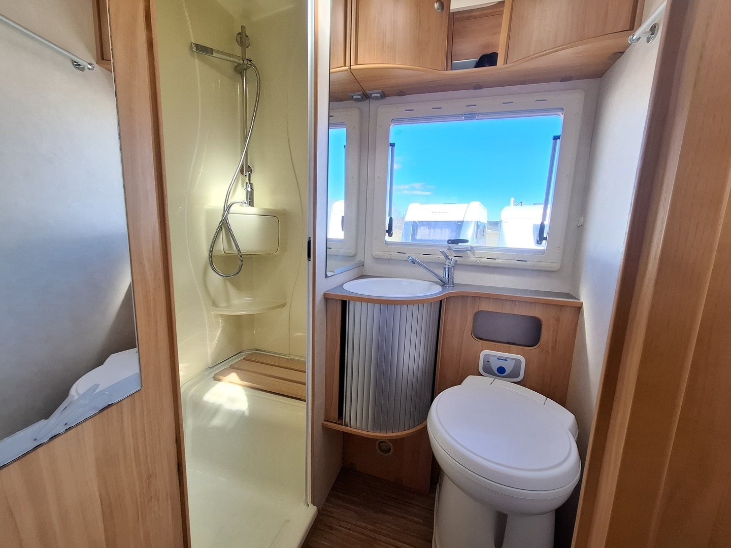 ADRIA Coral Plus 660 SL 2009