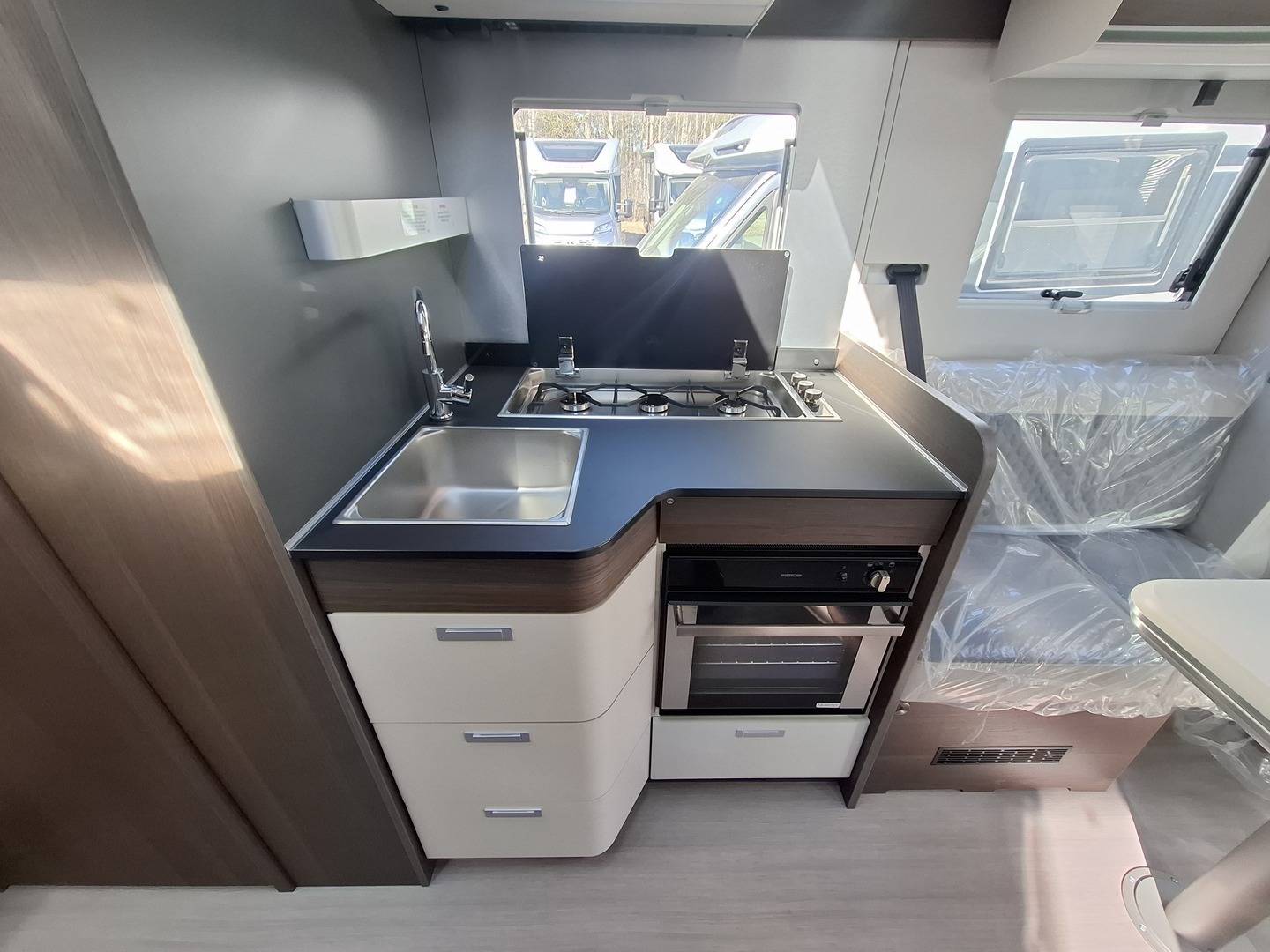 ADRIA MATRIX SUPREME 670 DL 2026