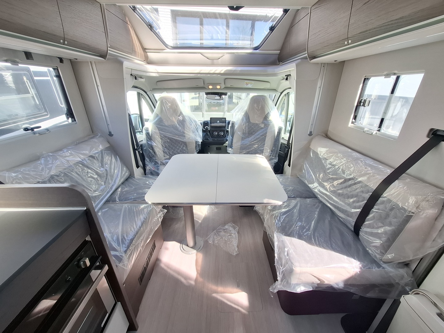 ADRIA MATRIX SUPREME 670 DL 2026