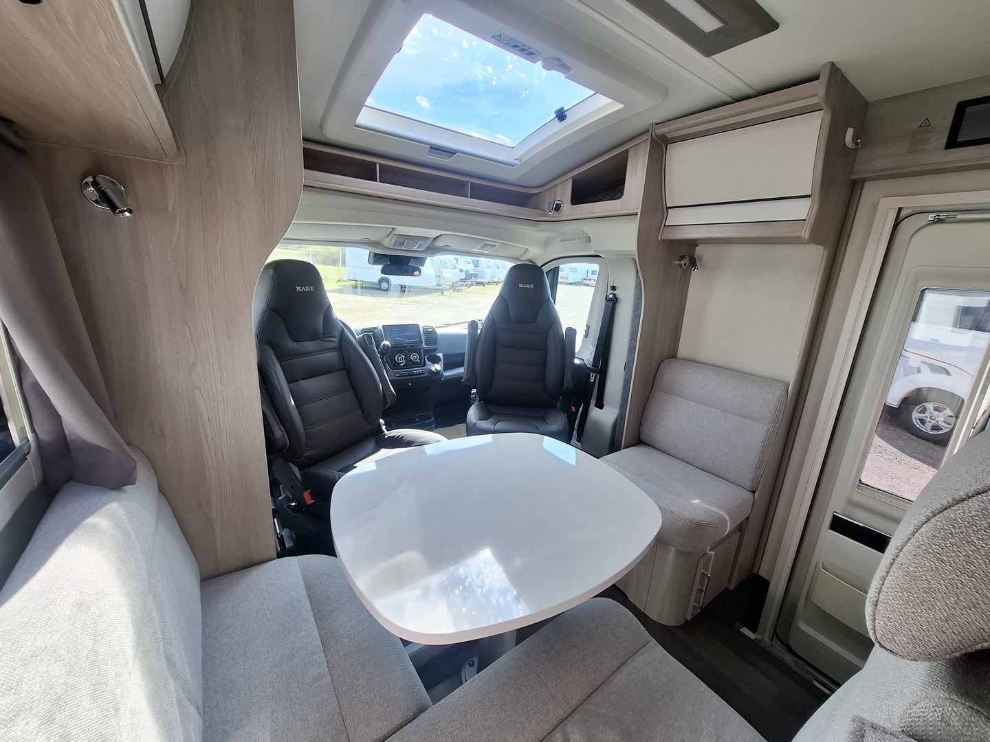 KABE Travel Master Classic 740 LGB 2026