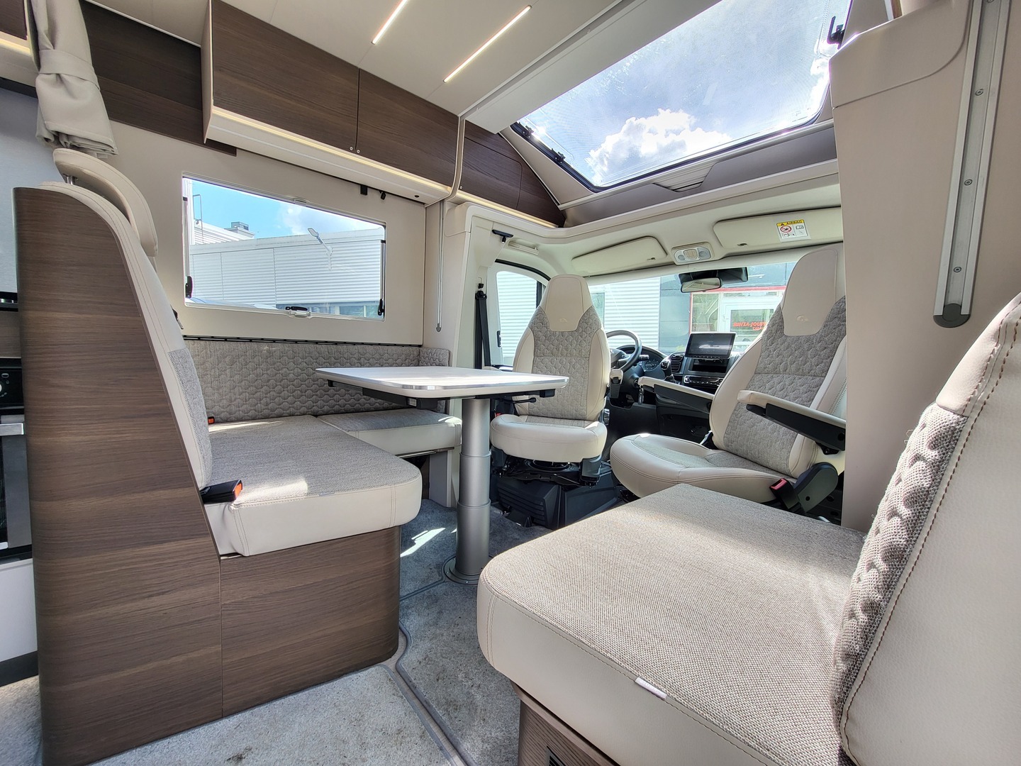ADRIA MATRIX SUPREME 670 SL 2024