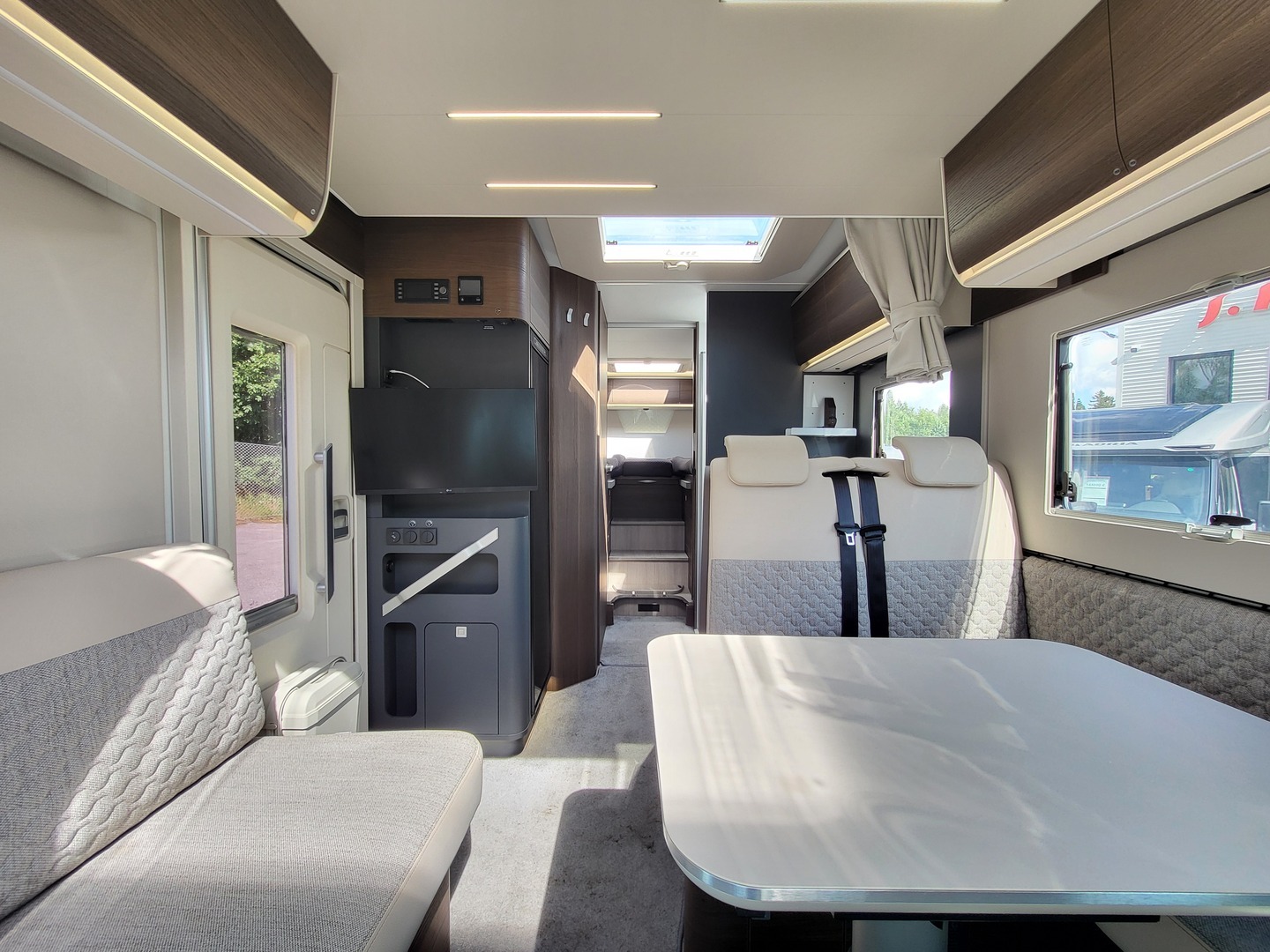 ADRIA MATRIX SUPREME 670 SL 2024