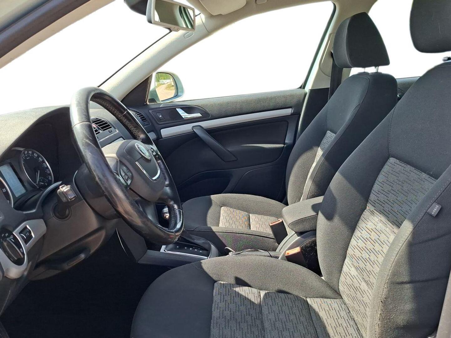 SKODA Octavia 2012