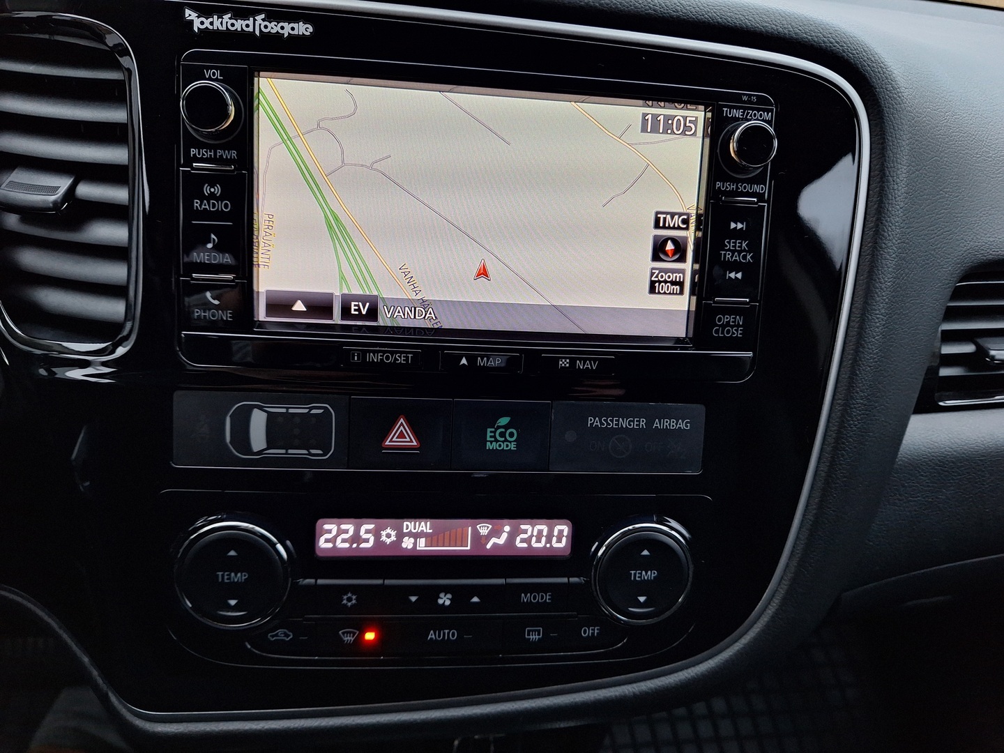 MITSUBISHI Outlander PHEV 2016