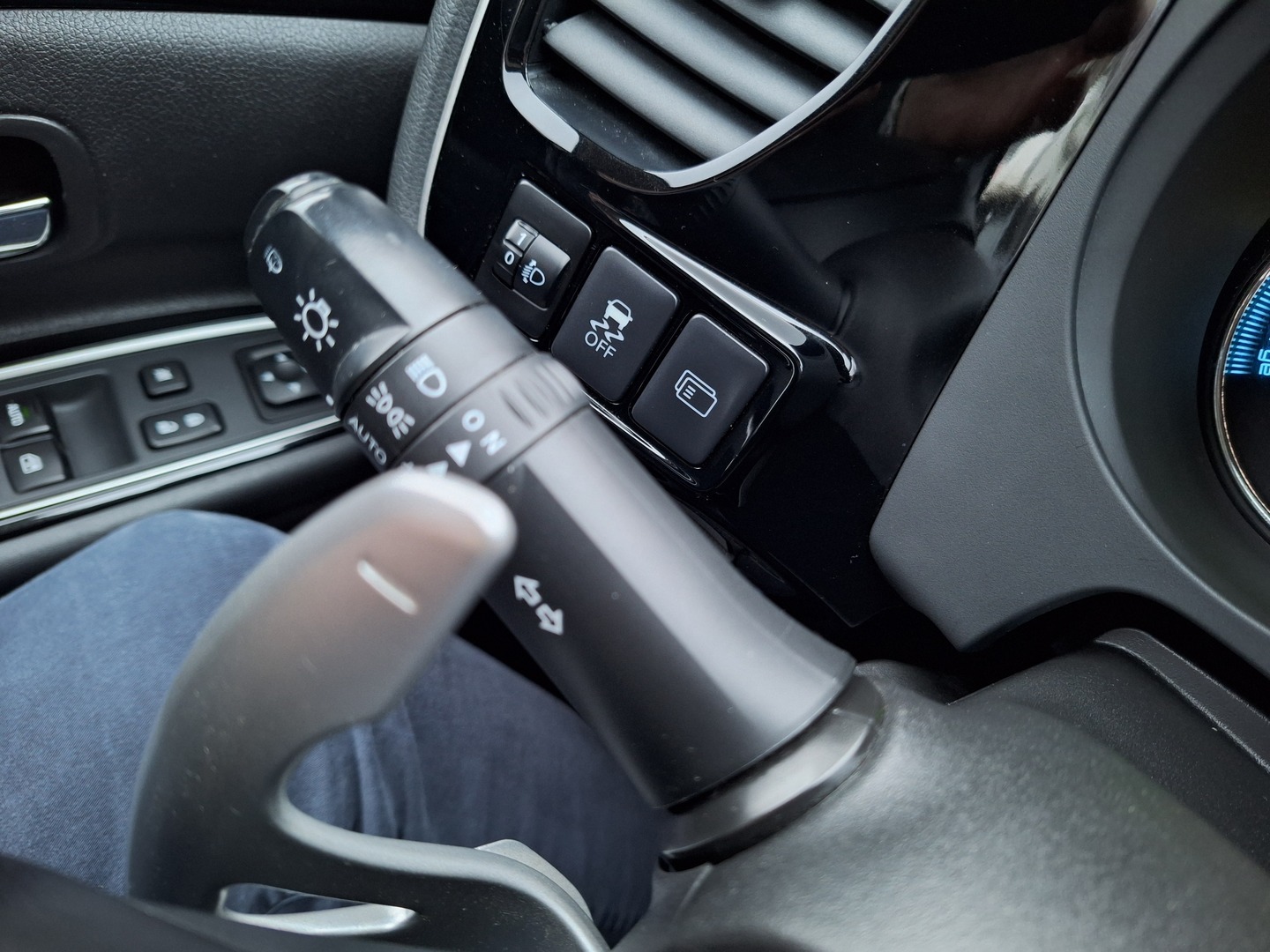 MITSUBISHI Outlander PHEV 2016