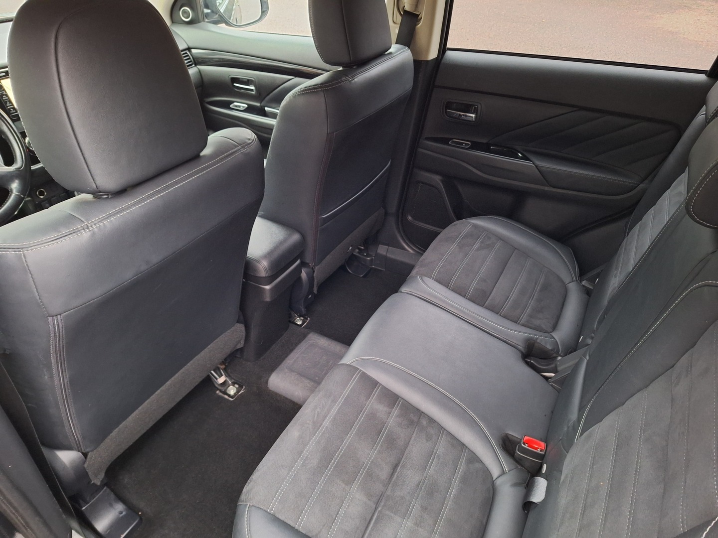 MITSUBISHI Outlander PHEV 2016