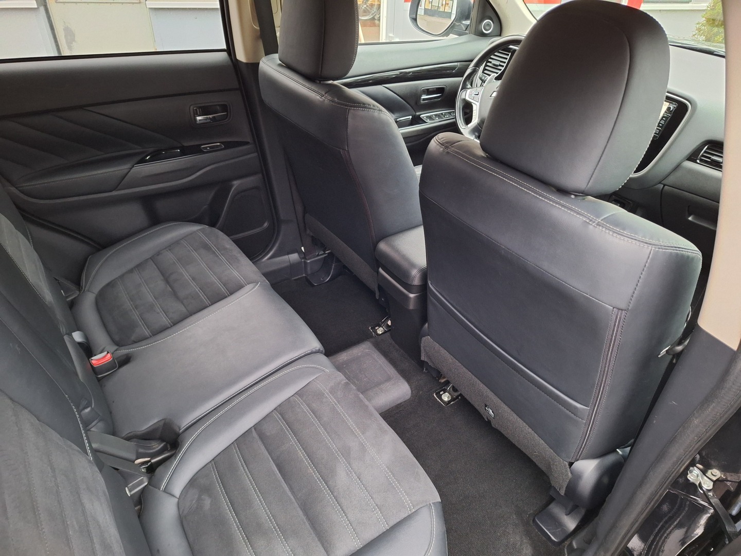 MITSUBISHI Outlander PHEV 2016