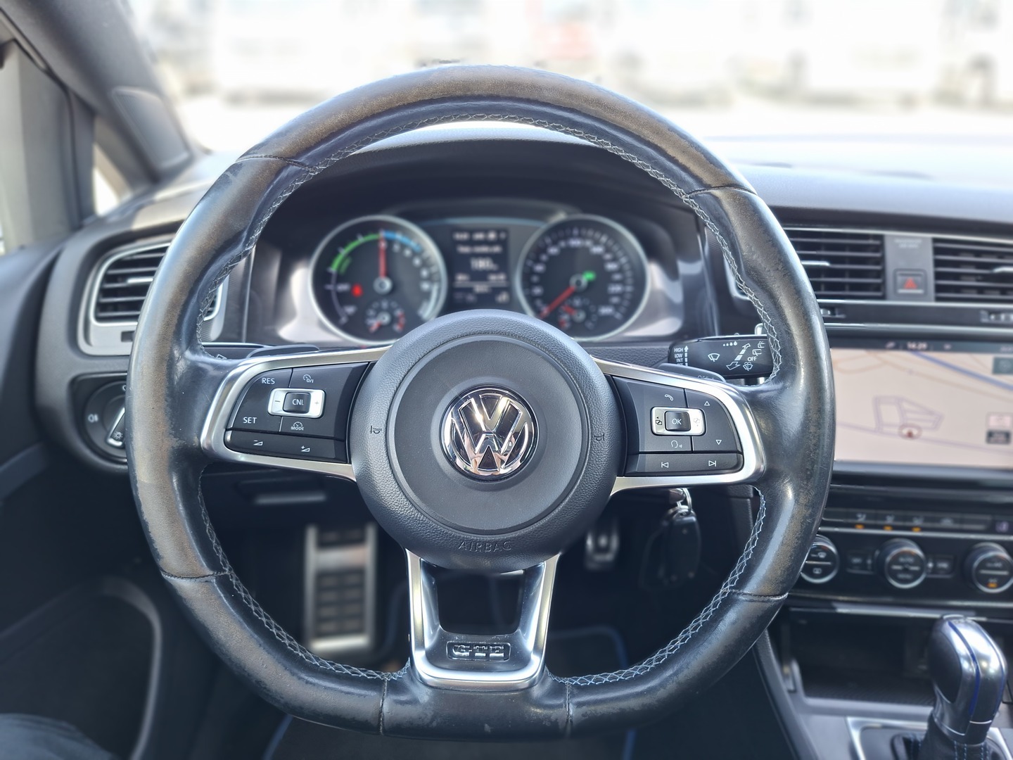 VOLKSWAGEN Golf 2016