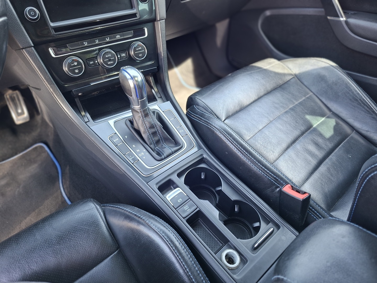VOLKSWAGEN Golf 2016