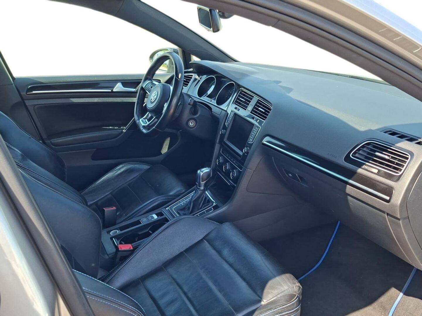VOLKSWAGEN Golf 2016