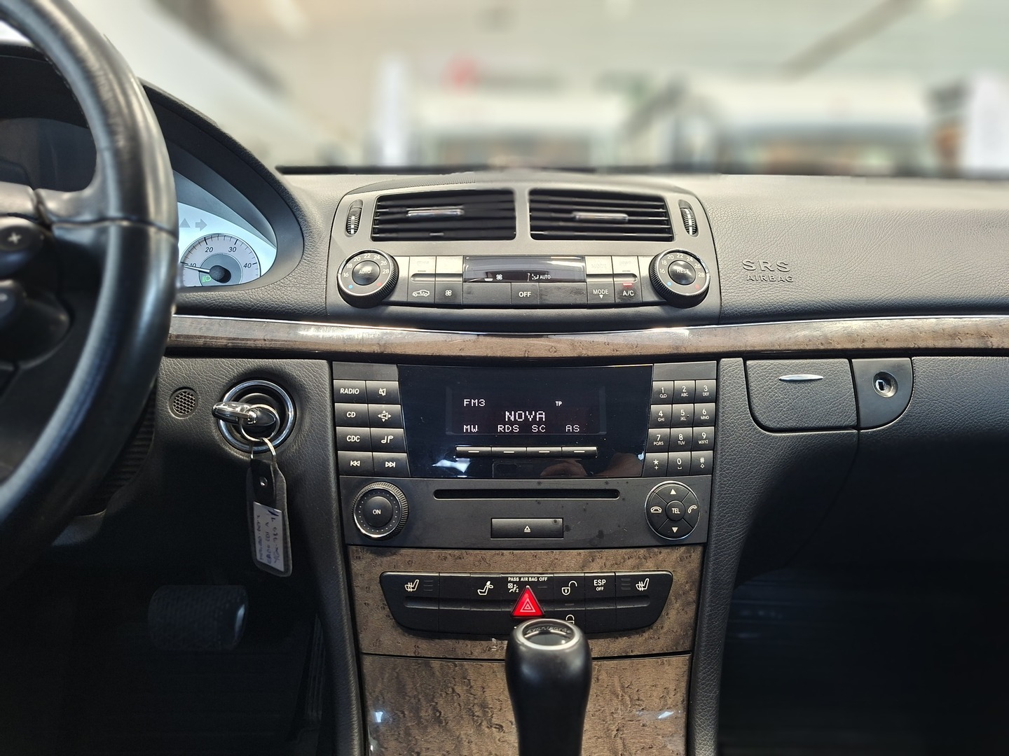 MERCEDES-BENZ E 2008