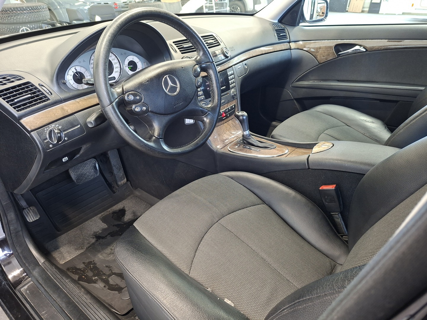 MERCEDES-BENZ E 2008