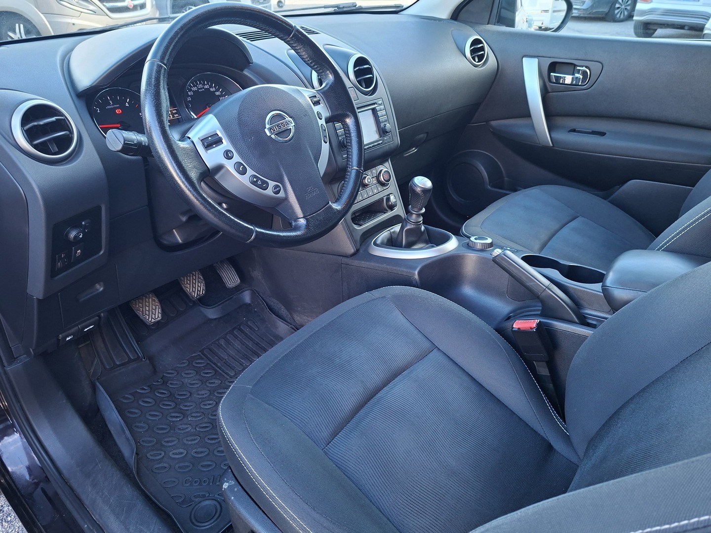 NISSAN Qashqai 2012