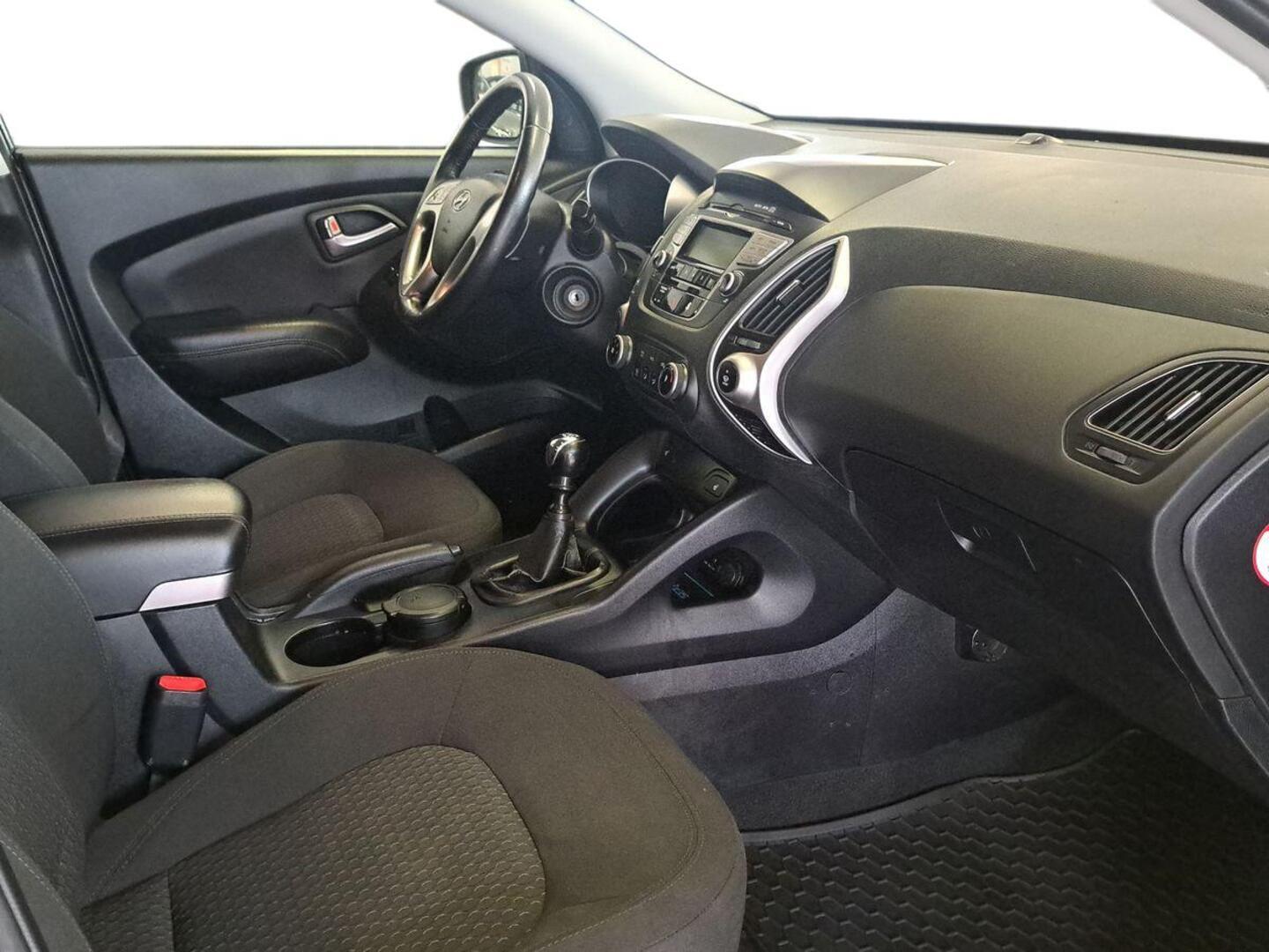 HYUNDAI ix35 9