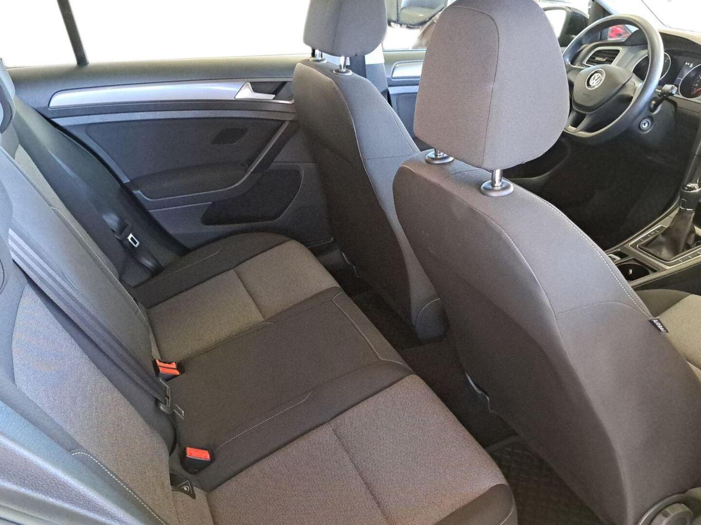 VOLKSWAGEN Golf 2015
