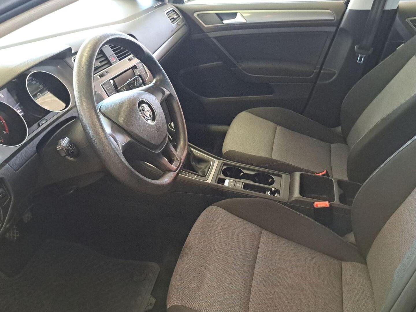 VOLKSWAGEN Golf 2015