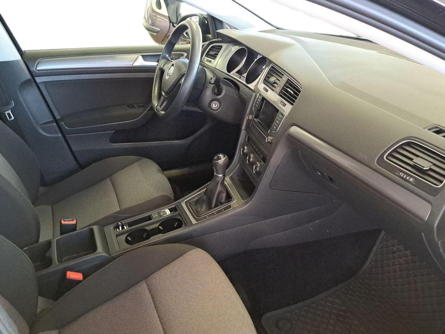 VOLKSWAGEN Golf 2015