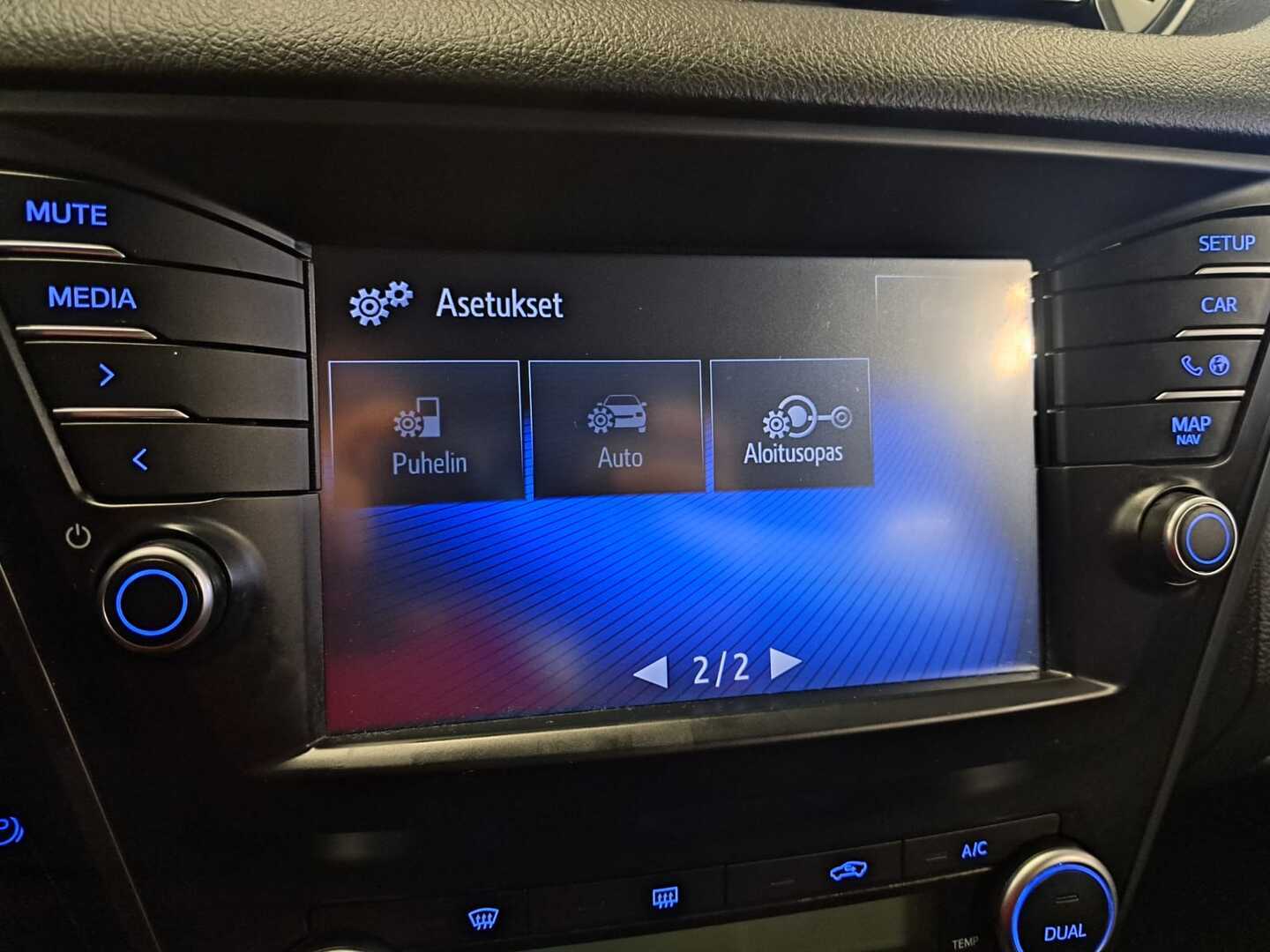 TOYOTA Avensis 2016