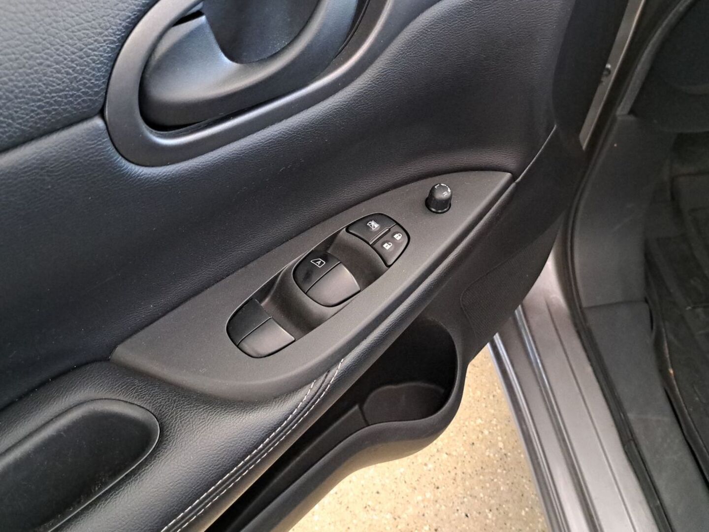 NISSAN Pulsar 2015