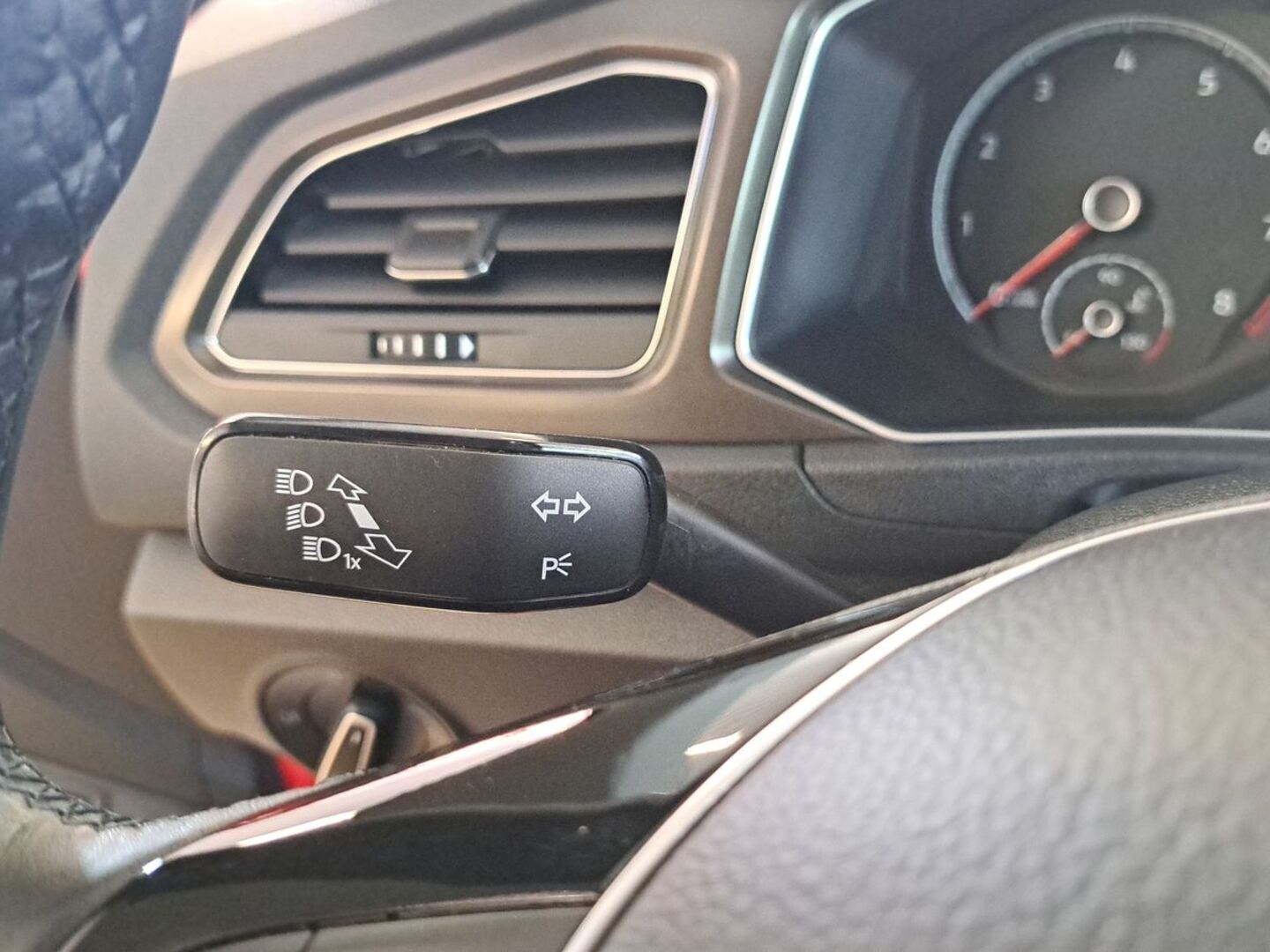 VOLKSWAGEN T-Roc 2019