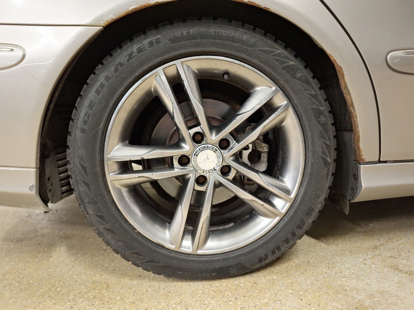 MERCEDES-BENZ E 2004