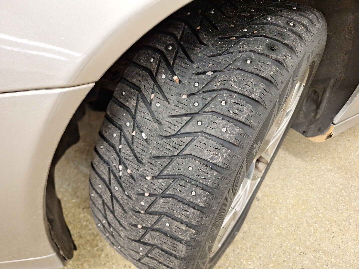 MERCEDES-BENZ E 2004