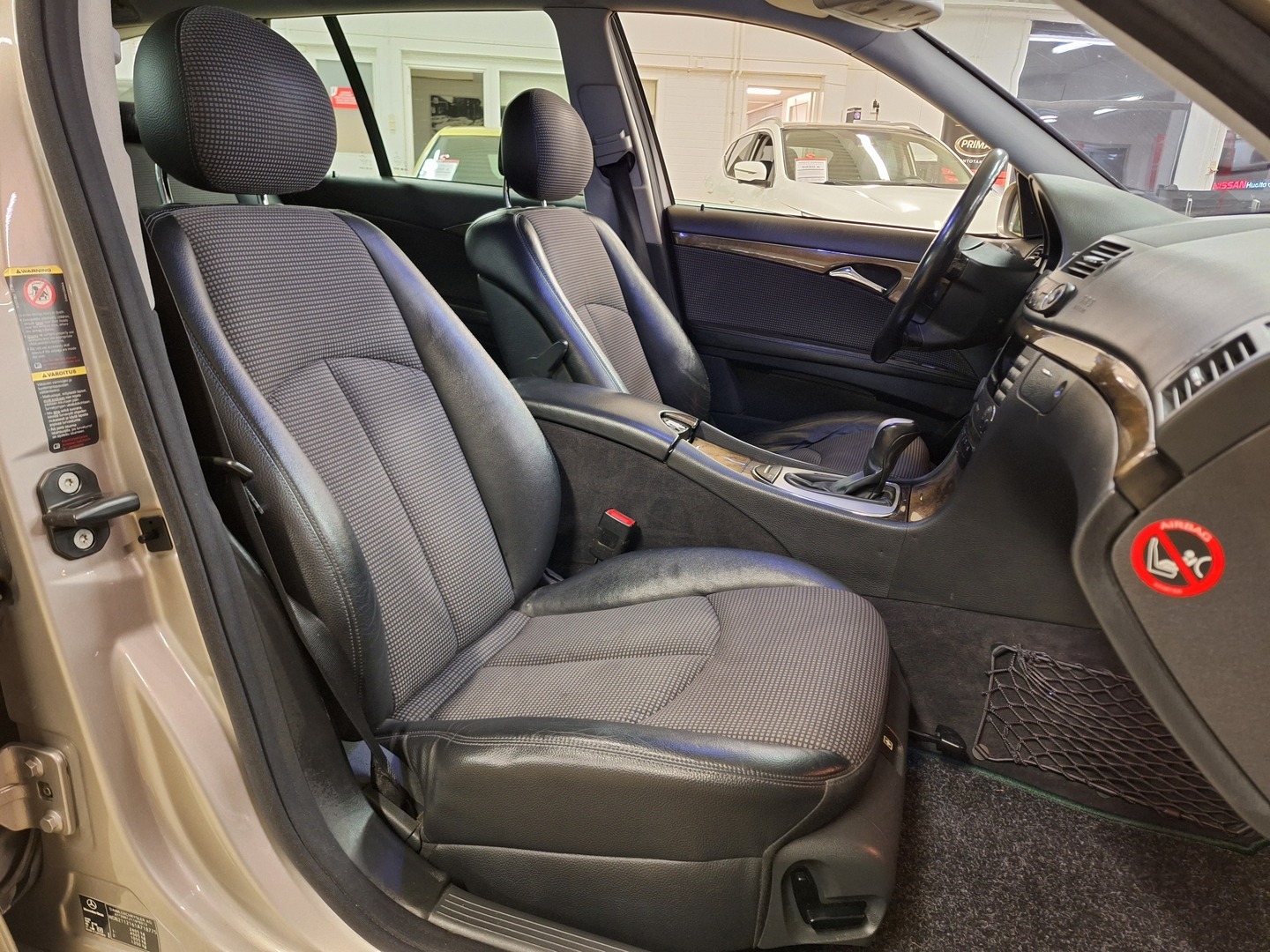 MERCEDES-BENZ E 2004