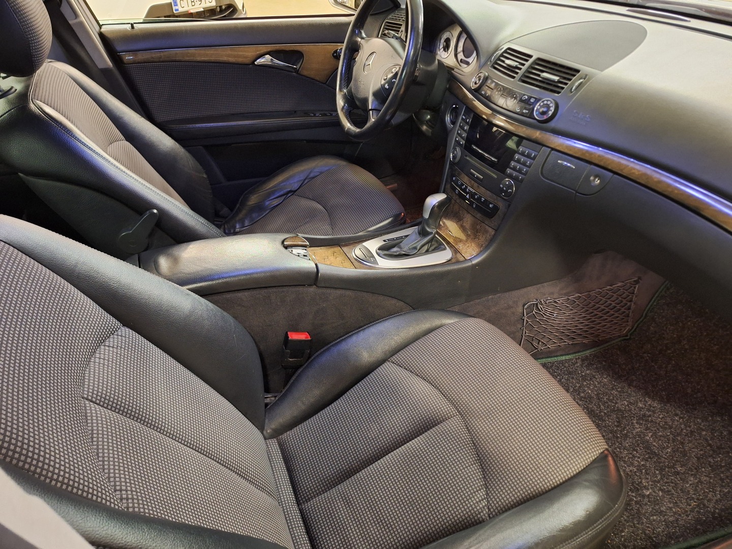 MERCEDES-BENZ E 2004