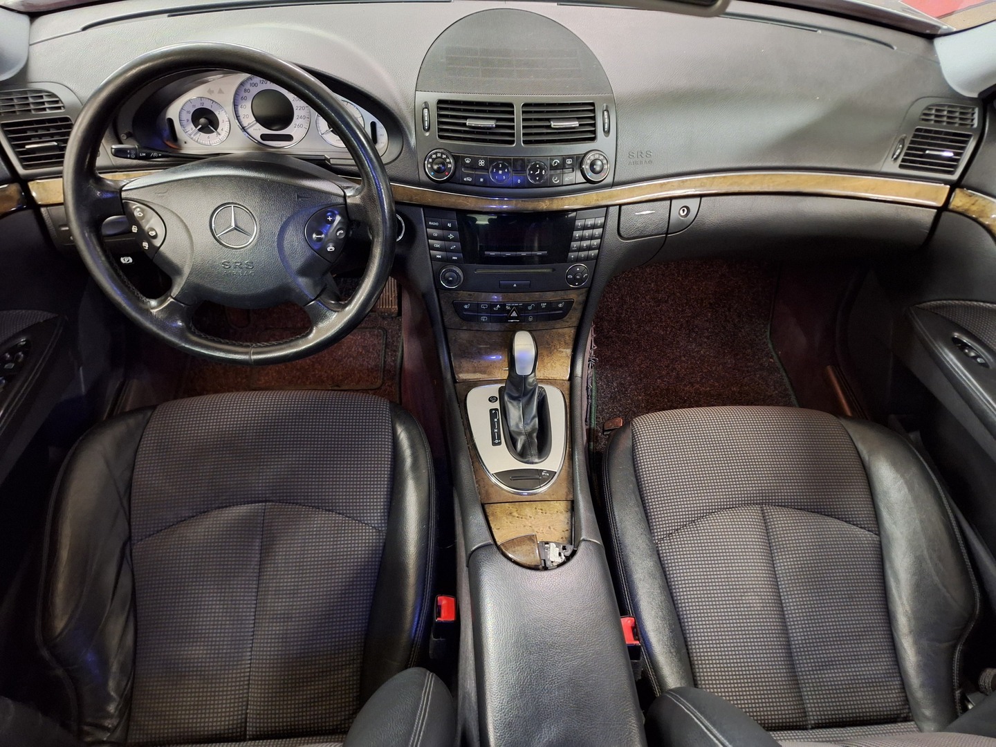 MERCEDES-BENZ E 2004