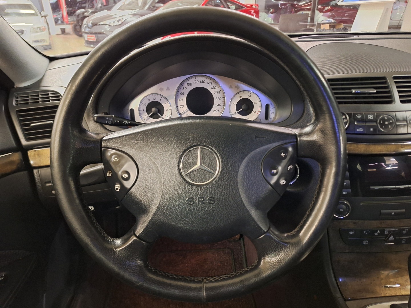MERCEDES-BENZ E 2004