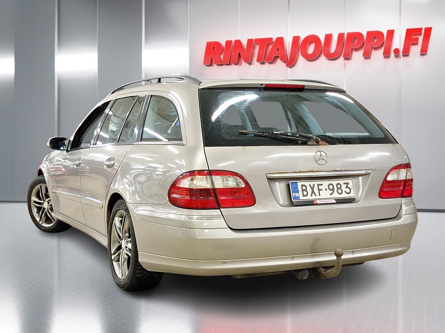 MERCEDES-BENZ E 2004