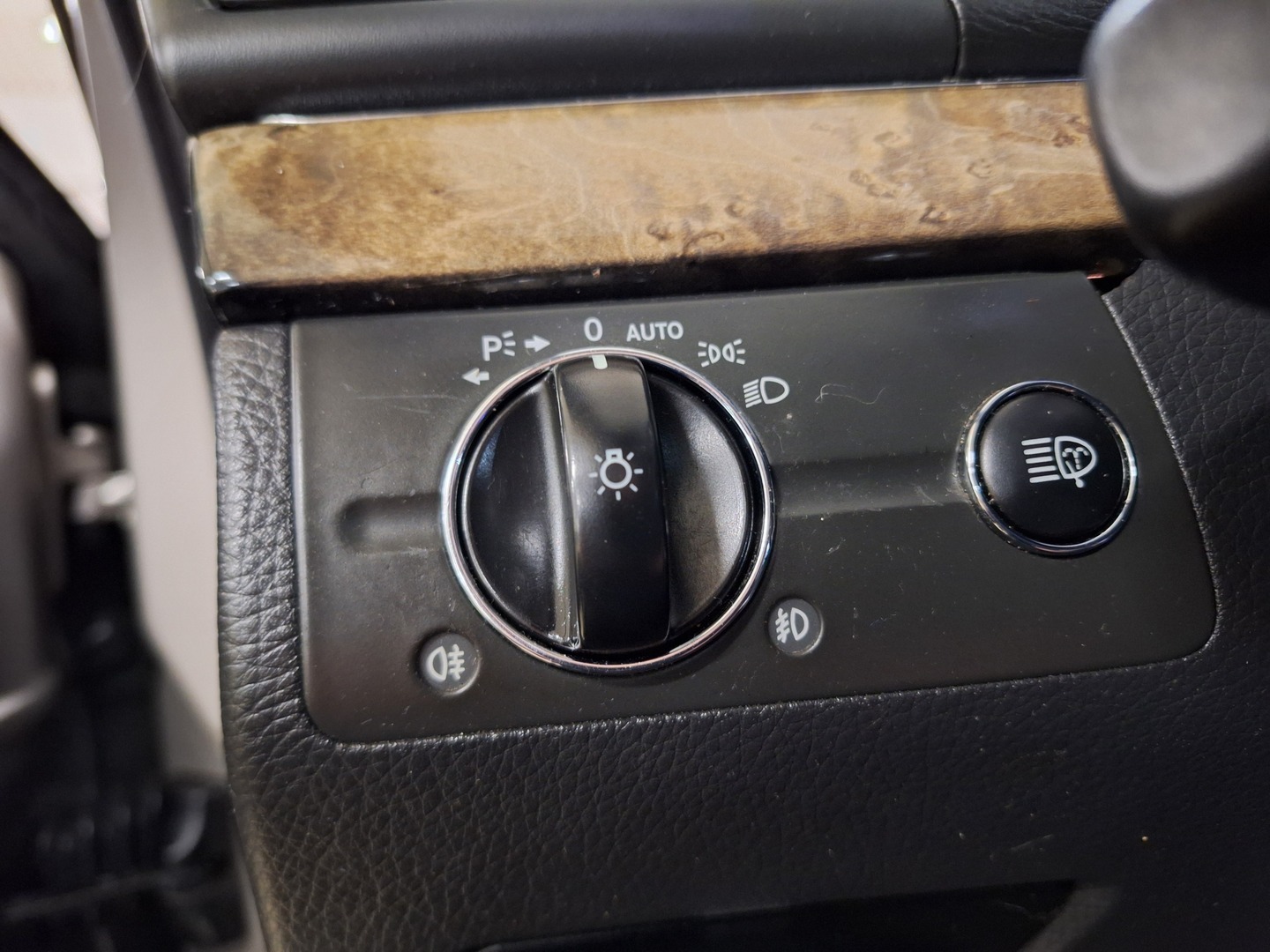 MERCEDES-BENZ E 2004