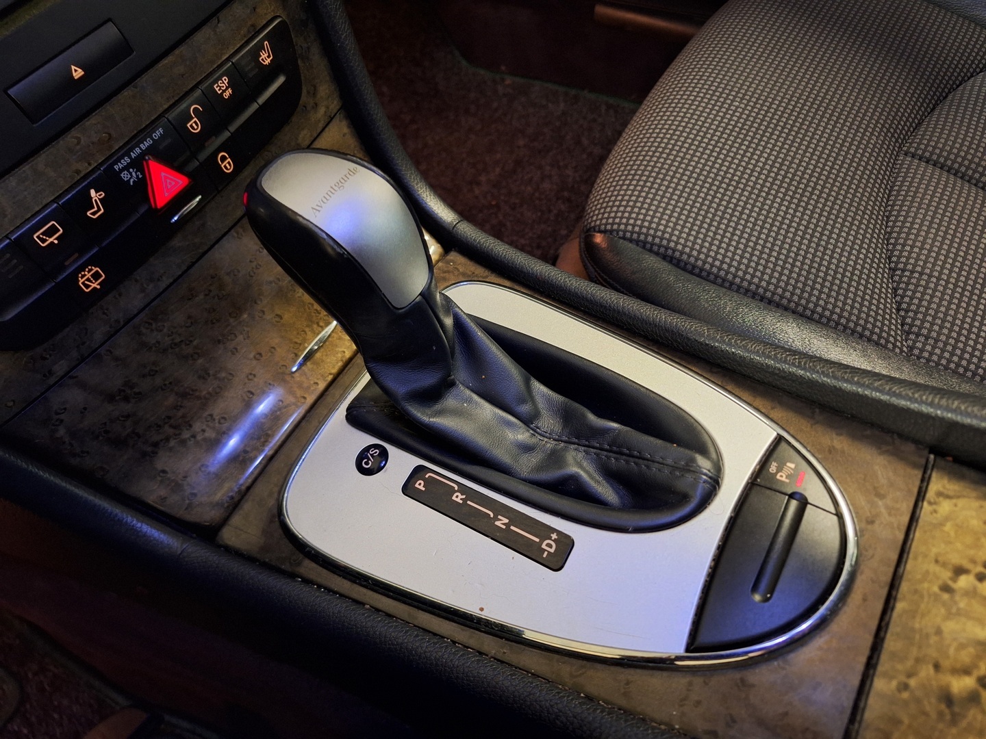 MERCEDES-BENZ E 2004