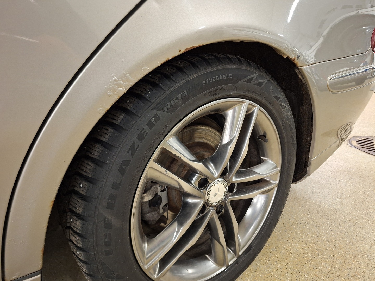 MERCEDES-BENZ E 2004