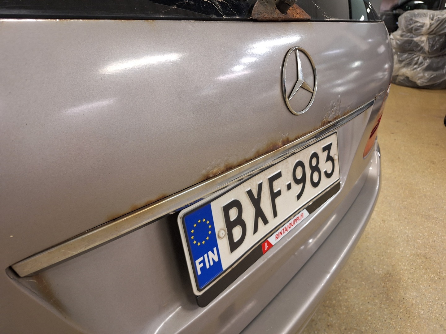 MERCEDES-BENZ E 2004