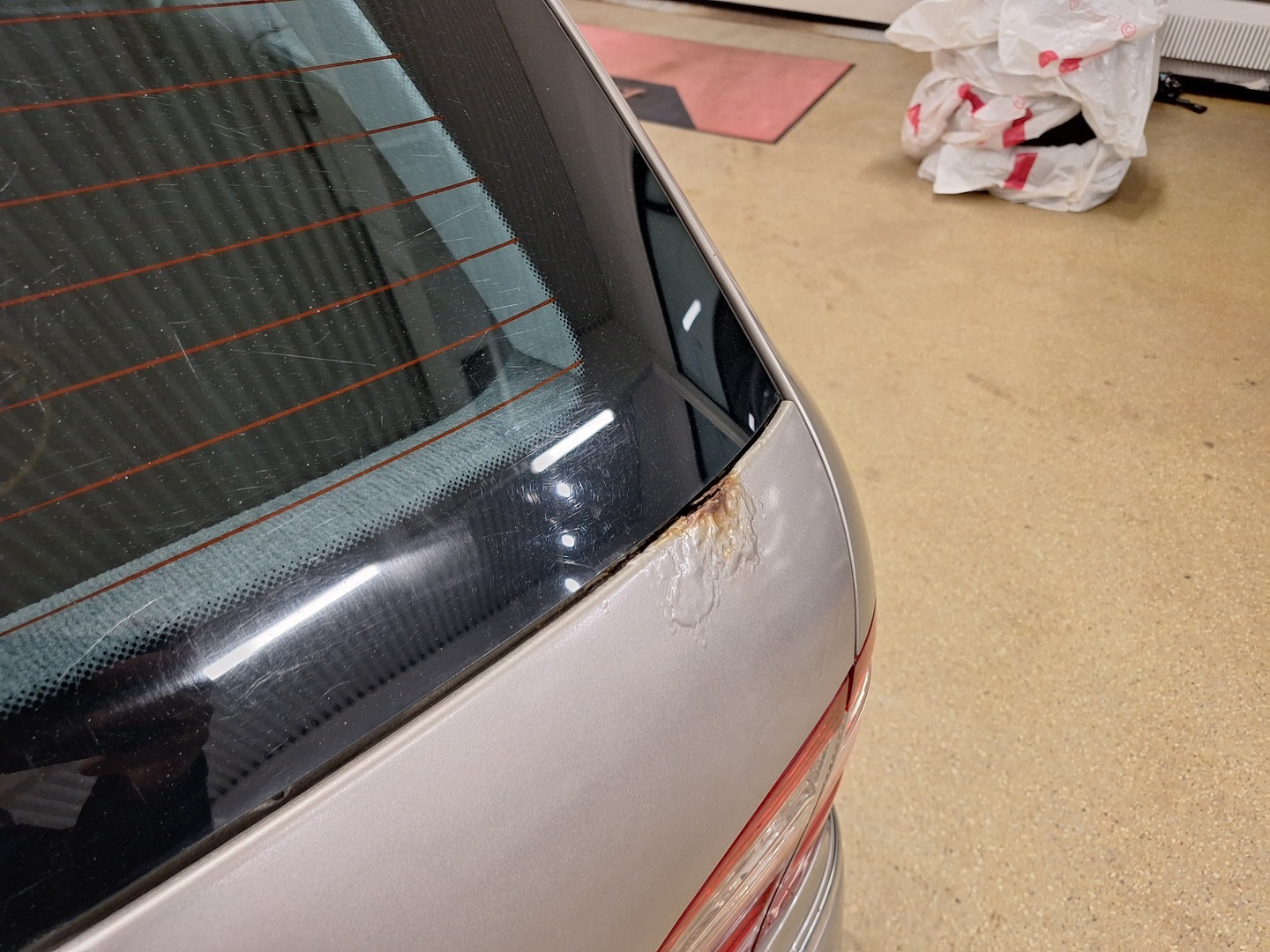 MERCEDES-BENZ E 2004