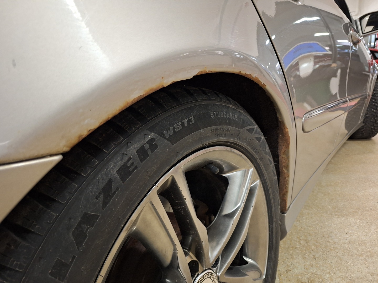 MERCEDES-BENZ E 2004