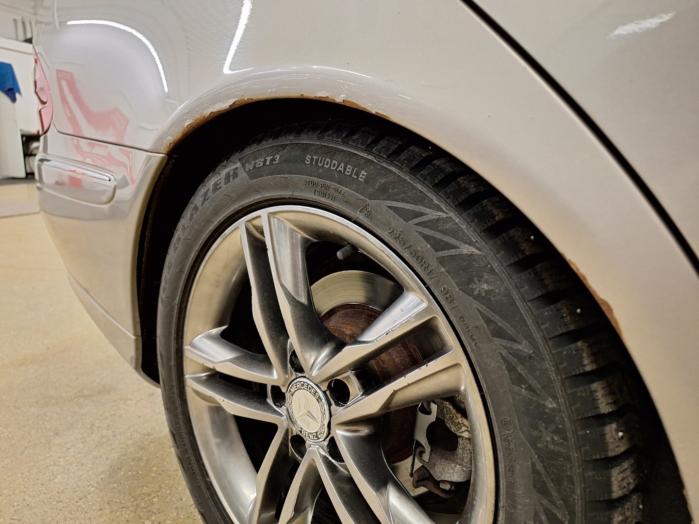 MERCEDES-BENZ E 2004