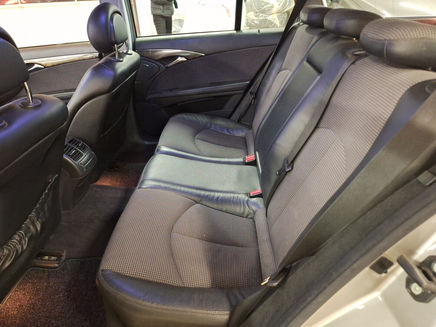 MERCEDES-BENZ E 2004