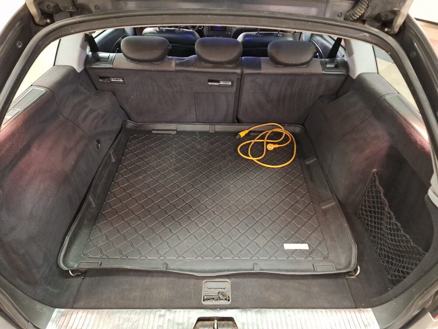 MERCEDES-BENZ E 2004